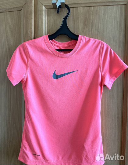 Футболка женская Nike