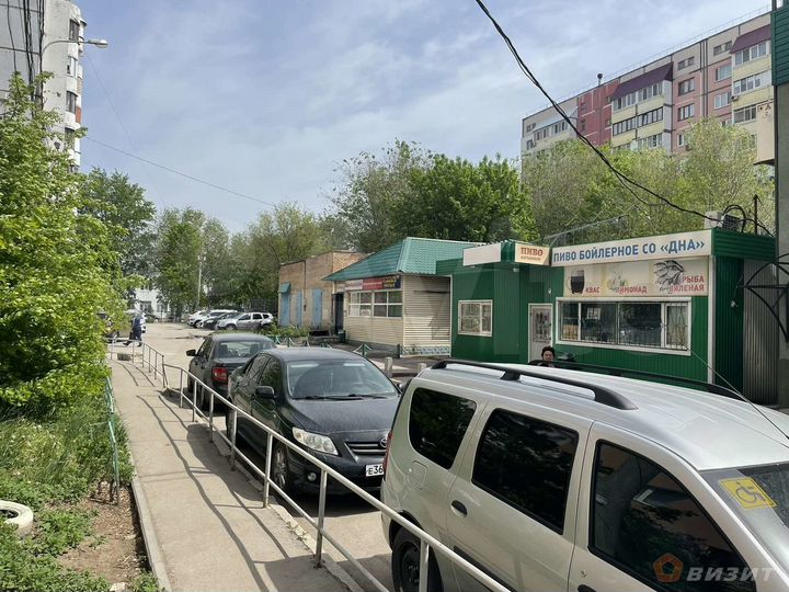 Торговая площадь на высоком автомобильном трафике