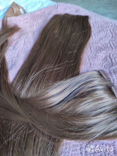 Волосы на заколках русые