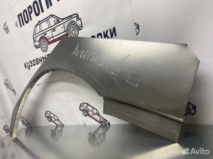Toyota Avensis арки задних крыльев комплект