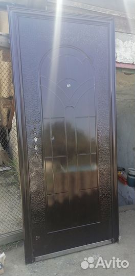 Дверь входная металлическая новая коричневая