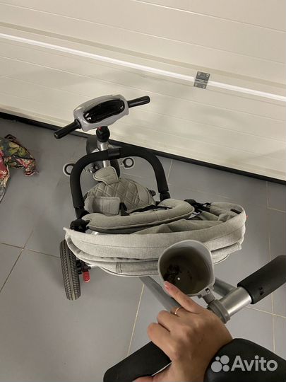 Трехколесный велосипед с ручкой Tech Team Luxury