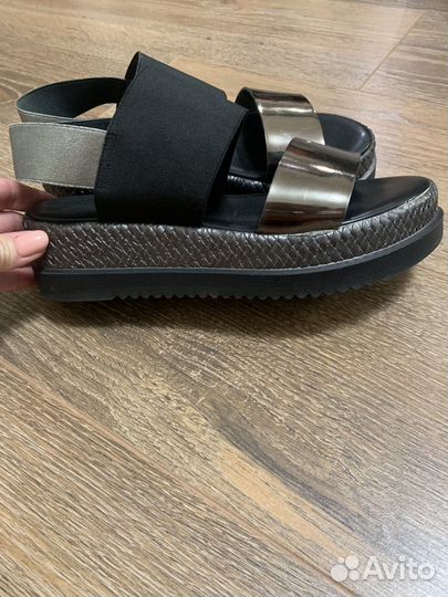 Босоножки женские