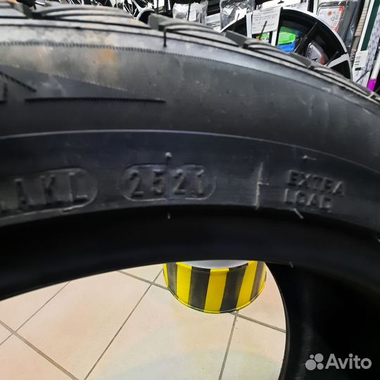 Nexen Winguard Ice Plus 235/45 R17 97T