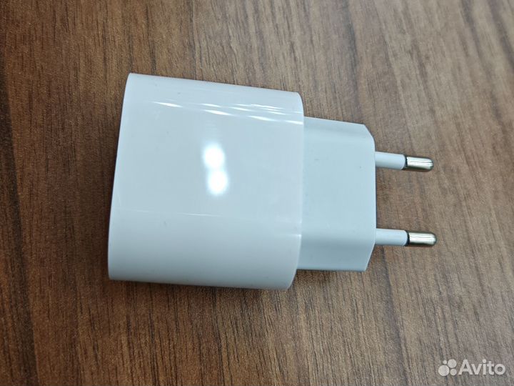 Зарядное устройство Apple iPhone 20W