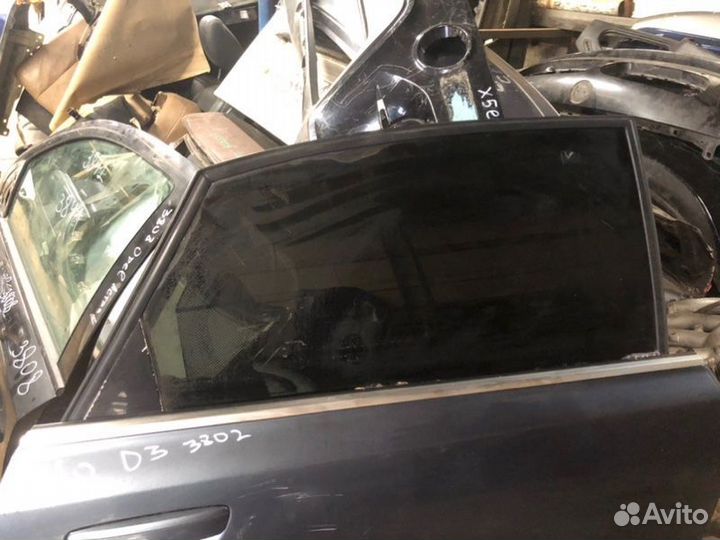 Стекло двери заднее правое Audi A8 D3