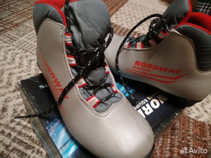 Лыжные ботинки