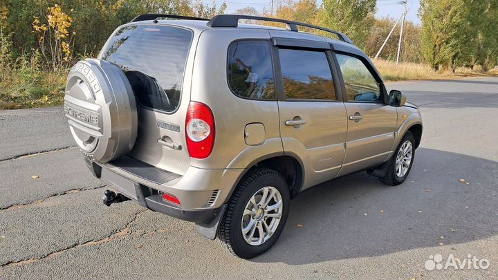 Chevrolet Niva 1.7 МТ, 2011, битый, 200 000 км