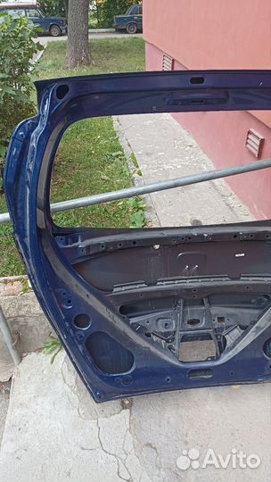 Задняя дверь багажника на honda freed 2009г