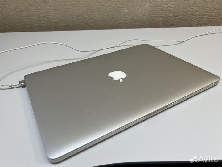 Macbook pro 15 2015 i7 16gb 512gb