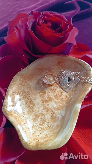 Блюдце из капа березы