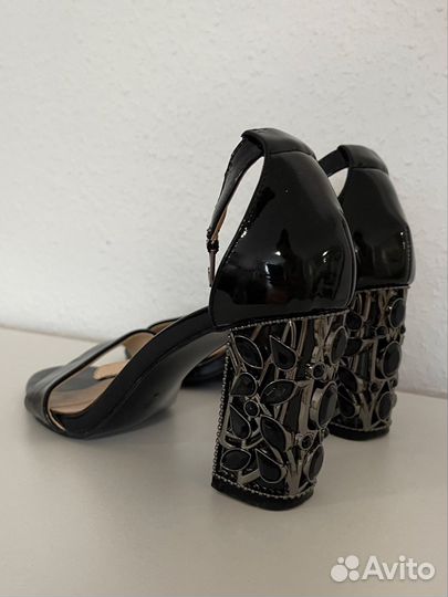 Босоножки женские