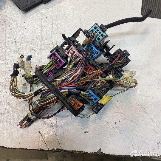 Кронштейн проводки Volkswagen Passat B5