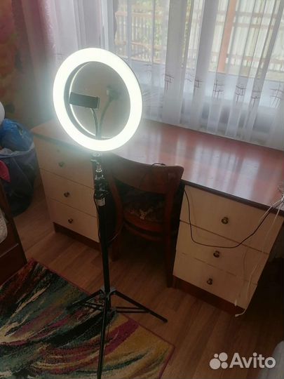Кольцевая лампа LED со штативом