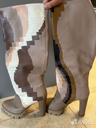 Продам новые сапоги Baldinini