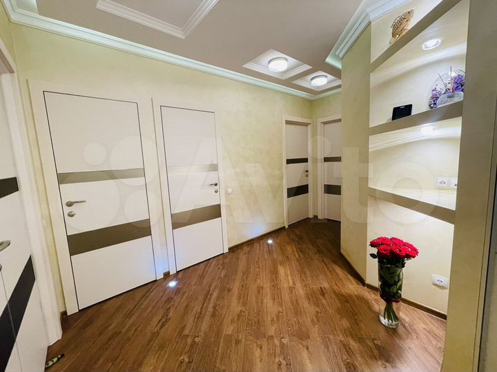 3-к. квартира, 100 м², 14/16 эт.