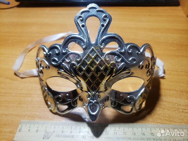 Маска маскарадная