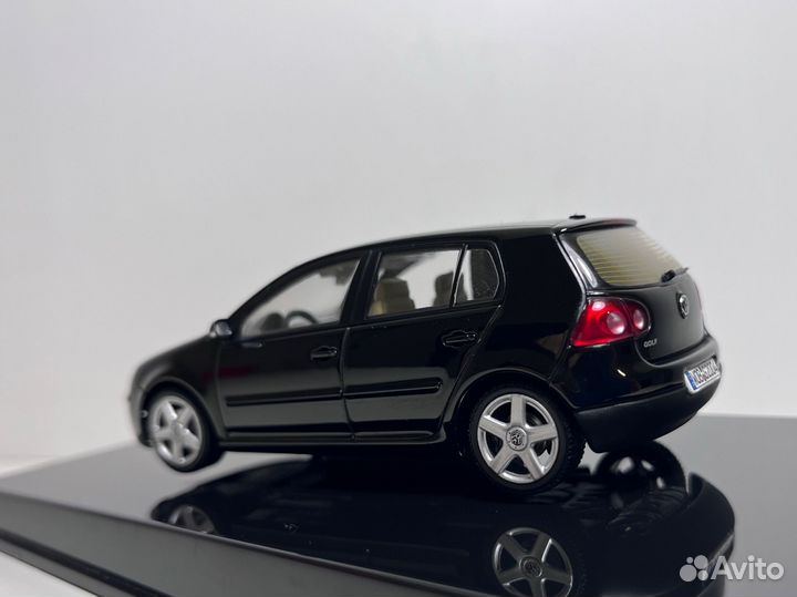 Модель Volkswagen Golf V, autoart, 1/43