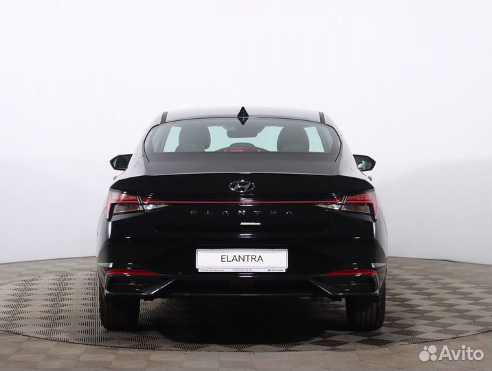 Hyundai Elantra, 2022