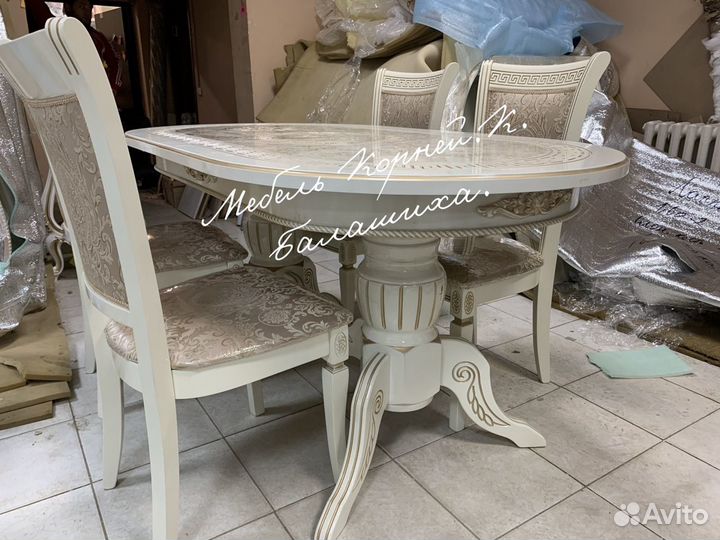 Стол Версаче с мраморным рисунком новый
