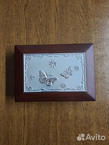 Деревянная шкатулка