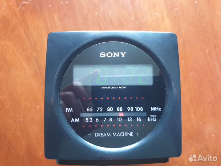 Часы-радиобудильник Sony ICF-C130