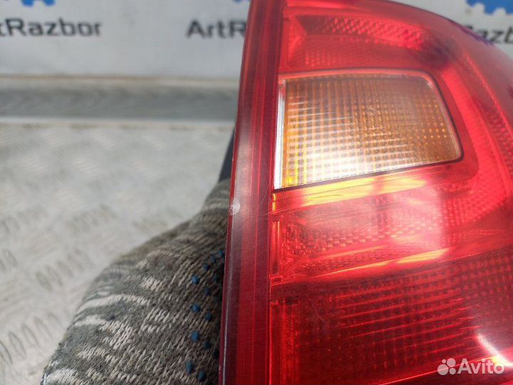 Фонарь задний правый Volkswagen Jetta 6 1.4 CAX