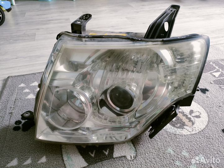 Фара mitsubishi pajero 4