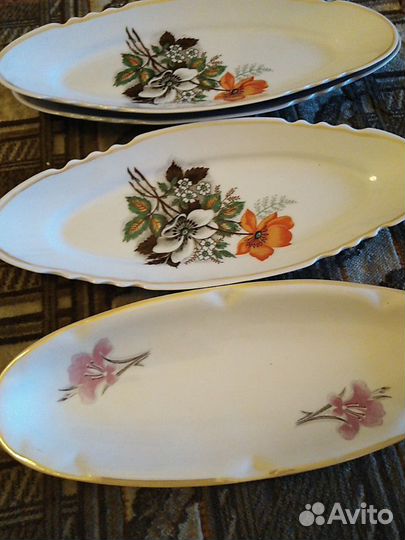 Блюдца от сервизов и селедочницы