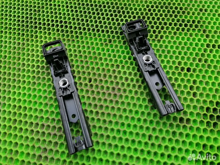 Фиксатор ремня по высоте на VW Passat B8 2015-2019