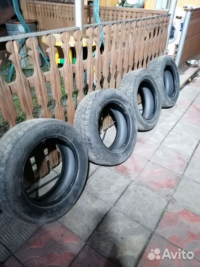 Yokohama Ice Guard IG60 215/60 R16