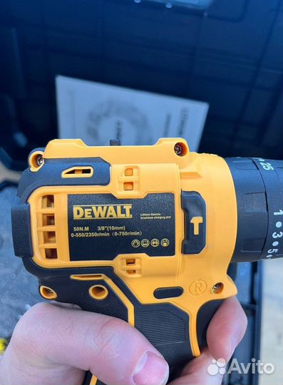 Бесщеточный шуруповерт ударный Dewalt 18 вольт 5 а