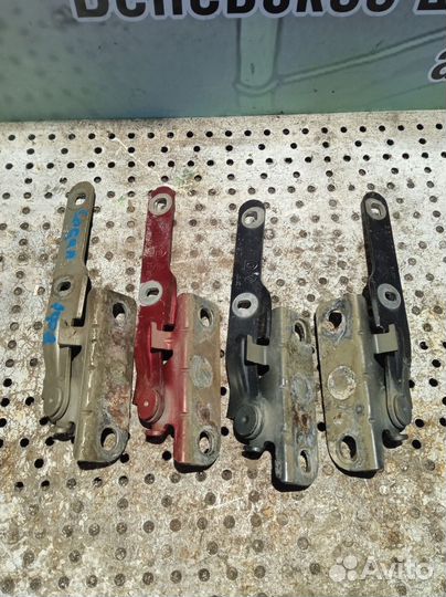 Петля капота Renault Logan