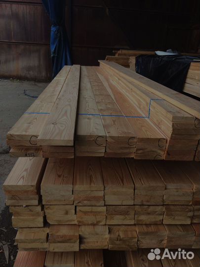 Доски лиственницы 45x125 мм, готовы для строительства