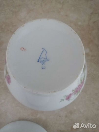 Сахарницы и чайник