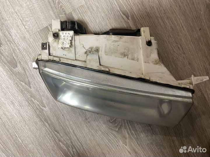 Передняя правая фара Octavia Tour