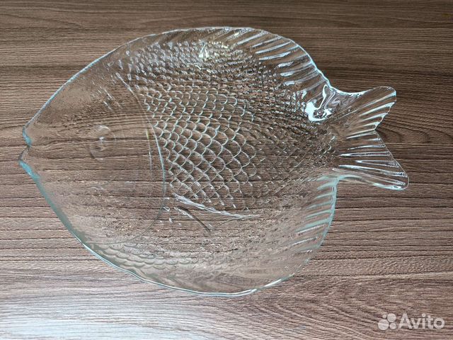 Стеклянная тарелка рыба