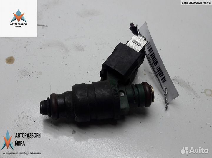 Форсунка Volkswagen Golf 4 1998 037906031AA