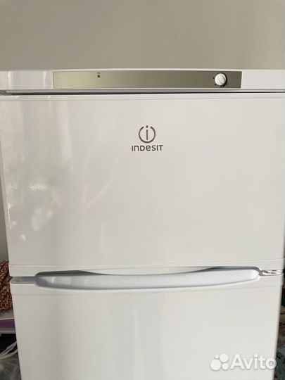 Холодильник двухкамерный Indesit б/у