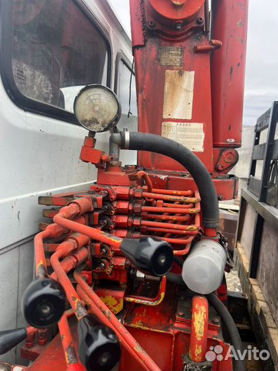 Грузовик манипулятор