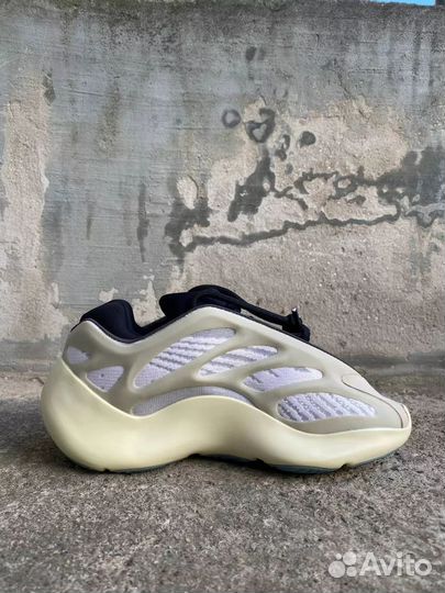 Кроссовки Adidas yeezy boost 700 v3