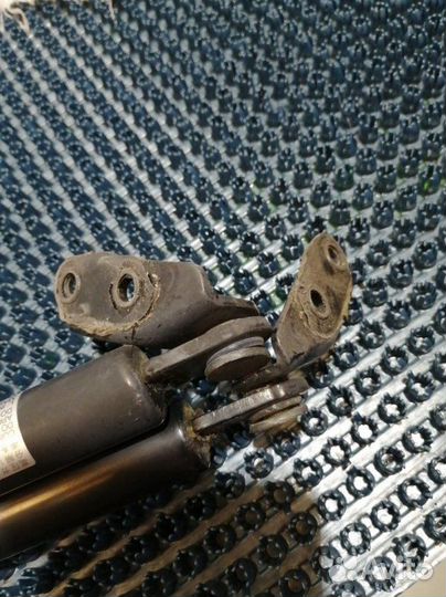 Амортизаторы двери багажника Mazda CX-7