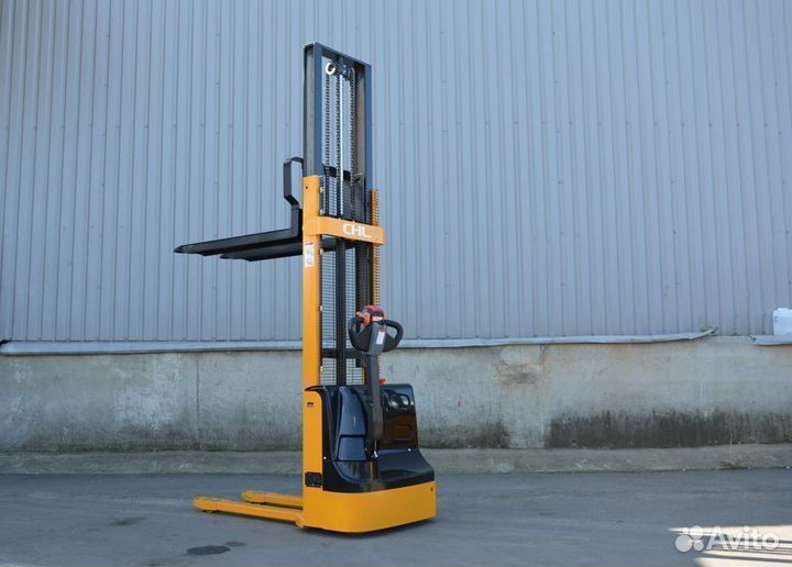 Самоходный штабелер CHL 1200 кг