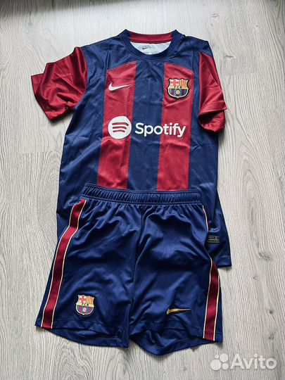 Футбольная форма размер М-L много разной