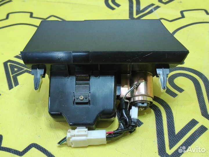 Пепельница Toyota Premio ZZT240 1ZZ-FE 2003