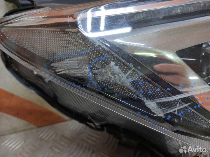 Фара правая Toyota Rav4 4 CA40 2015-2019