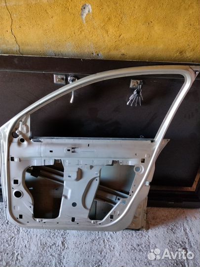Дверь передняя правая рено меган 2