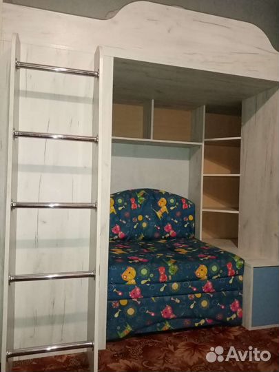 Детская двухярусная кровать