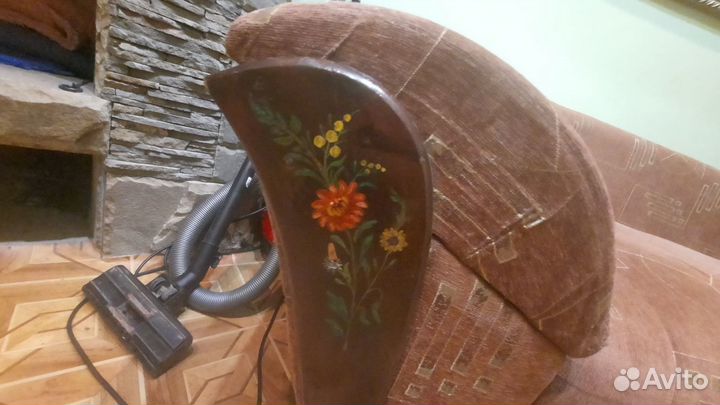 Диван старинной работы