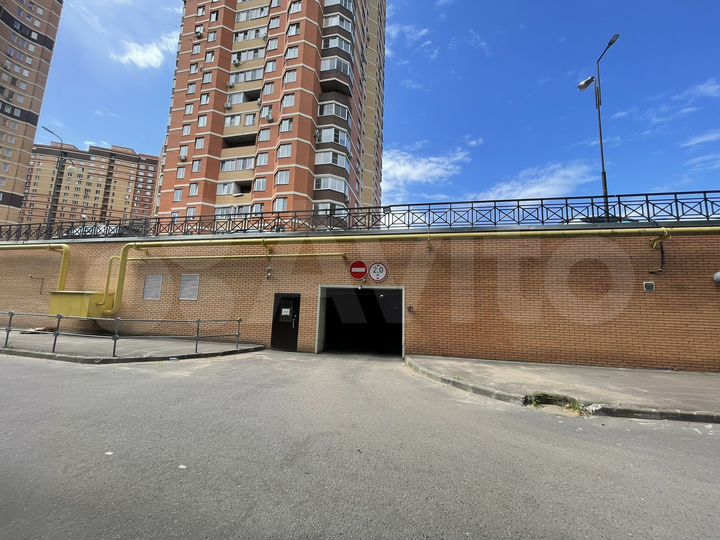 Машиноместо, 18 м²
